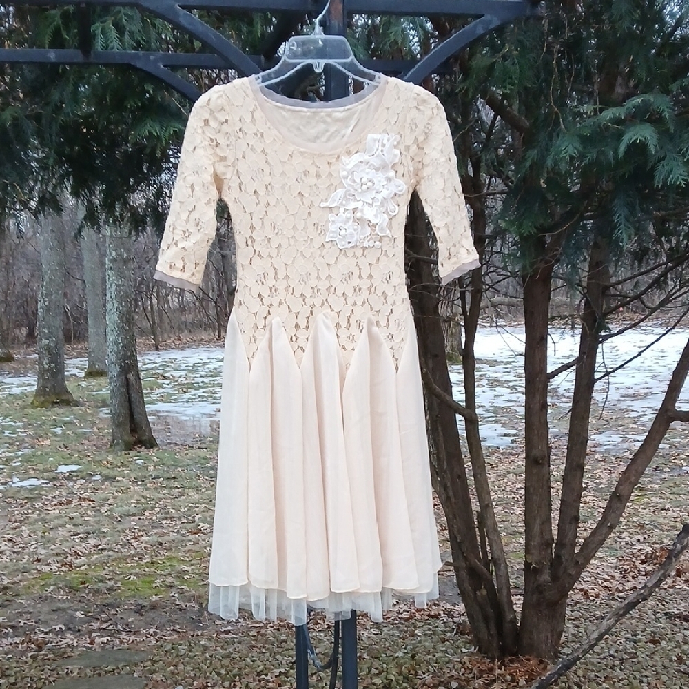 Vintage Lace Dress Butrercream Sz SMALL
